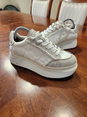 UGG Women’s Beige Platform Sneakers Size 9 Used
